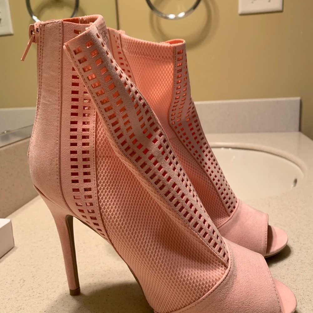 Heels - Picture 2 of 5